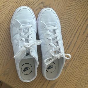 Nike Court Legacy Women's Mules size 8